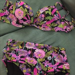 Victoria’s Secret Bikini Size Large